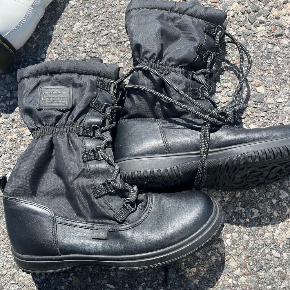 COACH BLACK WATERPROOF BOOTS PULL STRING IN MIDDLE SZ 6 B, Sherpa lined